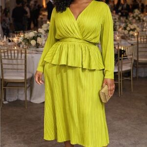 Boohoo Chartreuse Plisse Midi Dress Size 20 Peplum